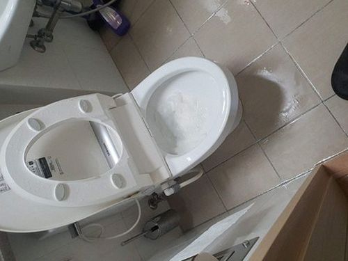 오정구 하수구막힘 배수 흐름과 배관 내부 상태를 단계별로 확인하는 작업 모습